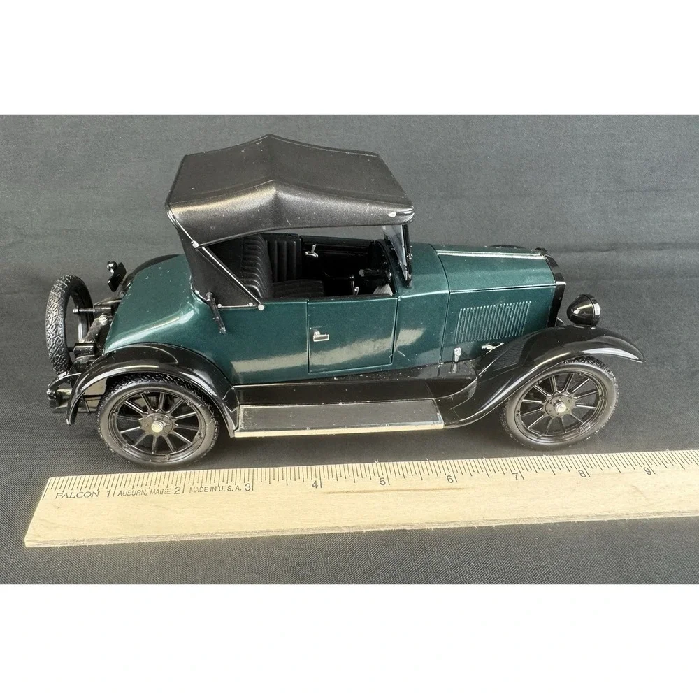 Signature Models 1/18 Scale 3625B 1920 Cleveland Roadster Green & Black